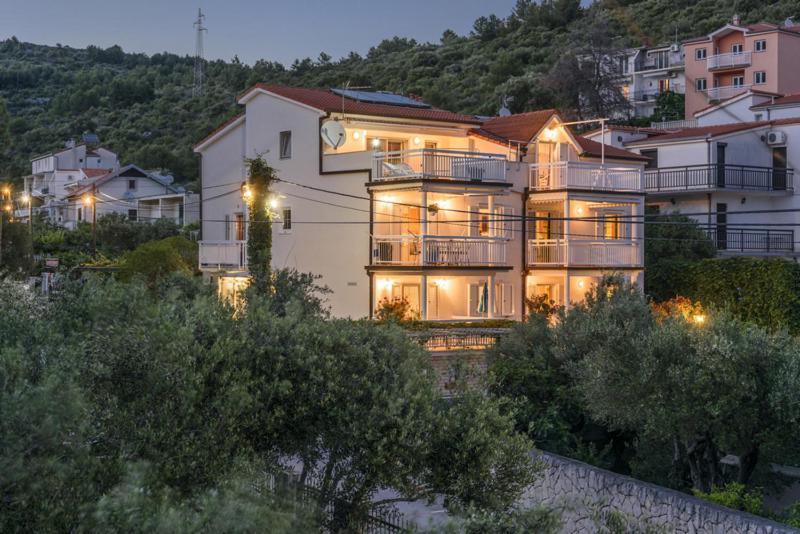 Apartments Luka - Trogir, Marina 150M From The Beach Bagian luar foto