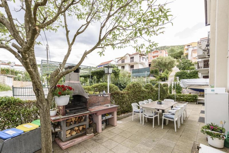 Apartments Luka - Trogir, Marina 150M From The Beach Bagian luar foto