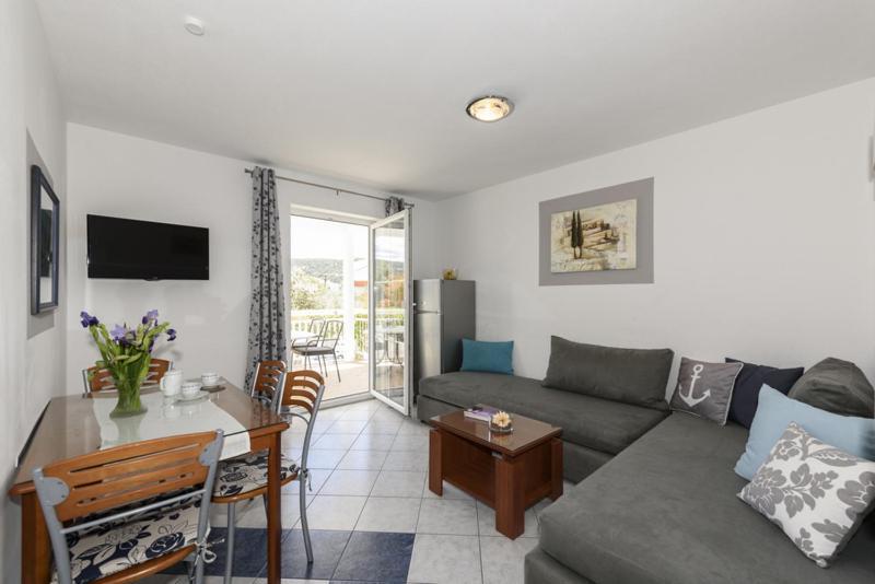 Apartments Luka - Trogir, Marina 150M From The Beach Bagian luar foto