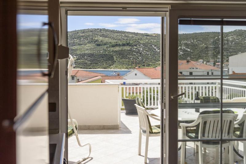 Apartments Luka - Trogir, Marina 150M From The Beach Bagian luar foto