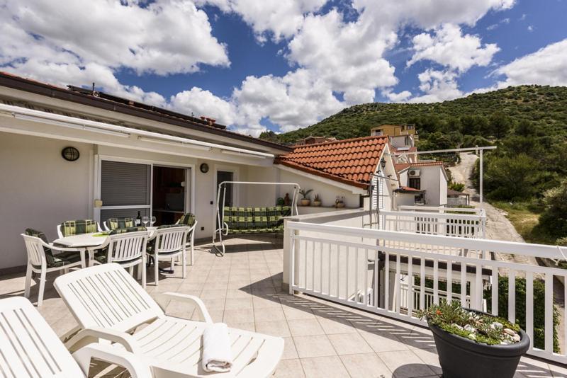 Apartments Luka - Trogir, Marina 150M From The Beach Bagian luar foto